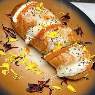 Lil Caprese Baguette